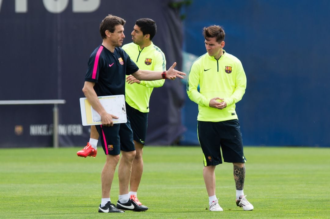 Juan Carlos Unzué, junto a Luis Suárez y Lionel Messi