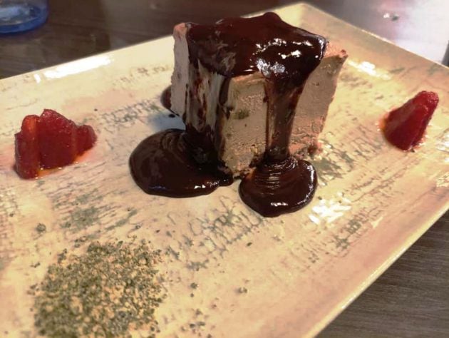 Tarta de chocolate y fresa