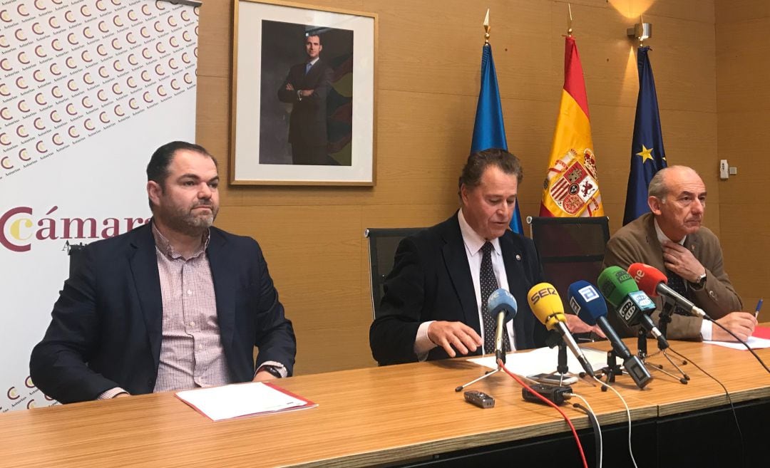 Los tres presidentes de las Cámaras durante la presentación 