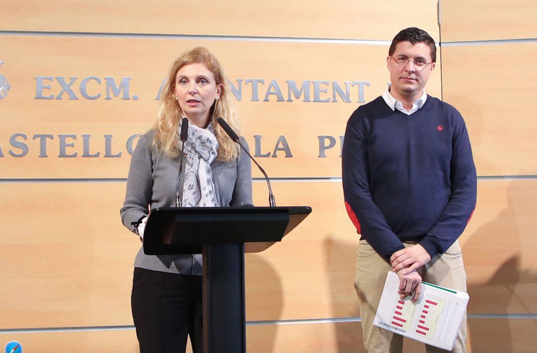 Imagen de la alcaldesa, Amparo Marco, con el concejal de Hacienda, David Donate