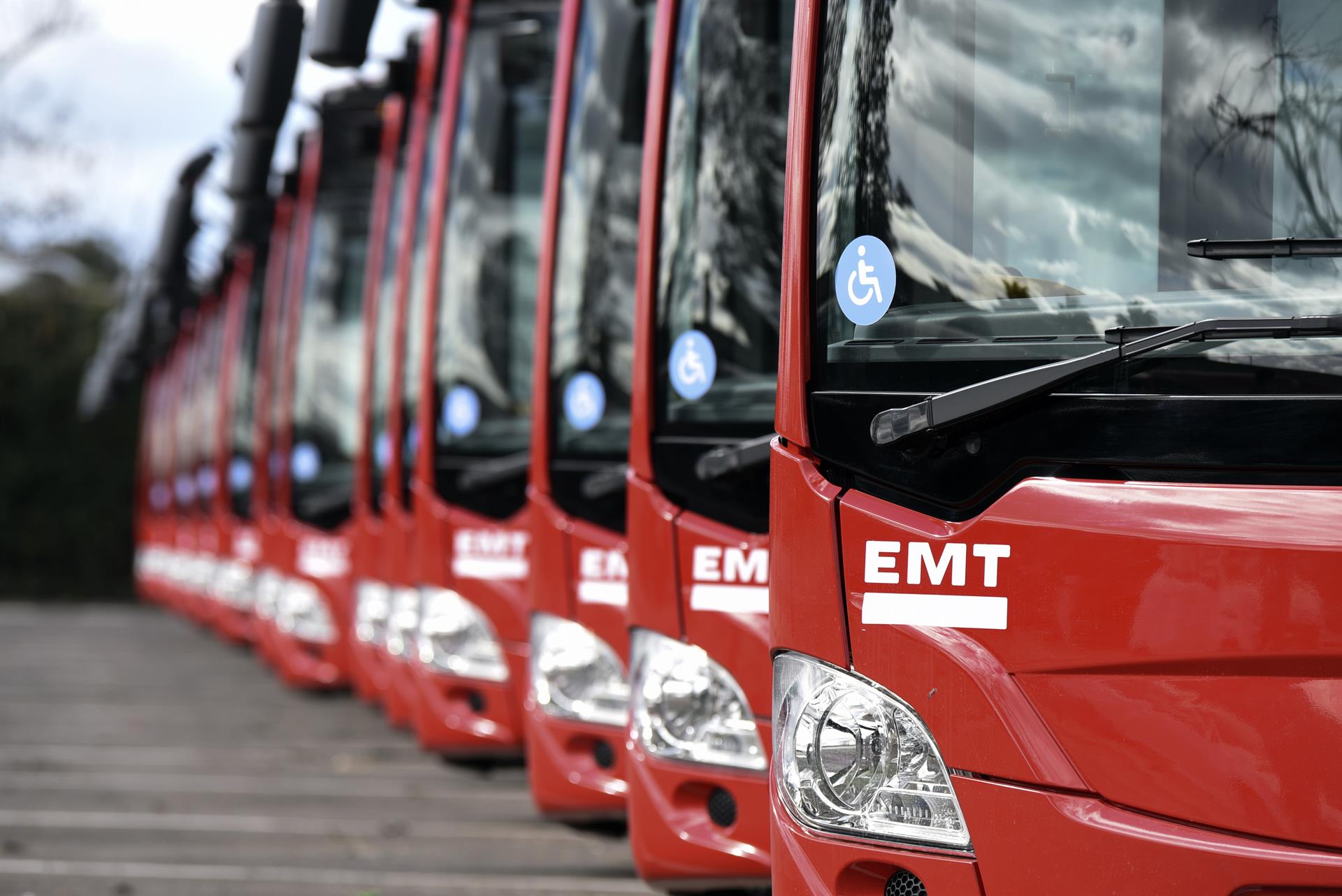 Autobuses de la EMT de València, en una imagen de archivo