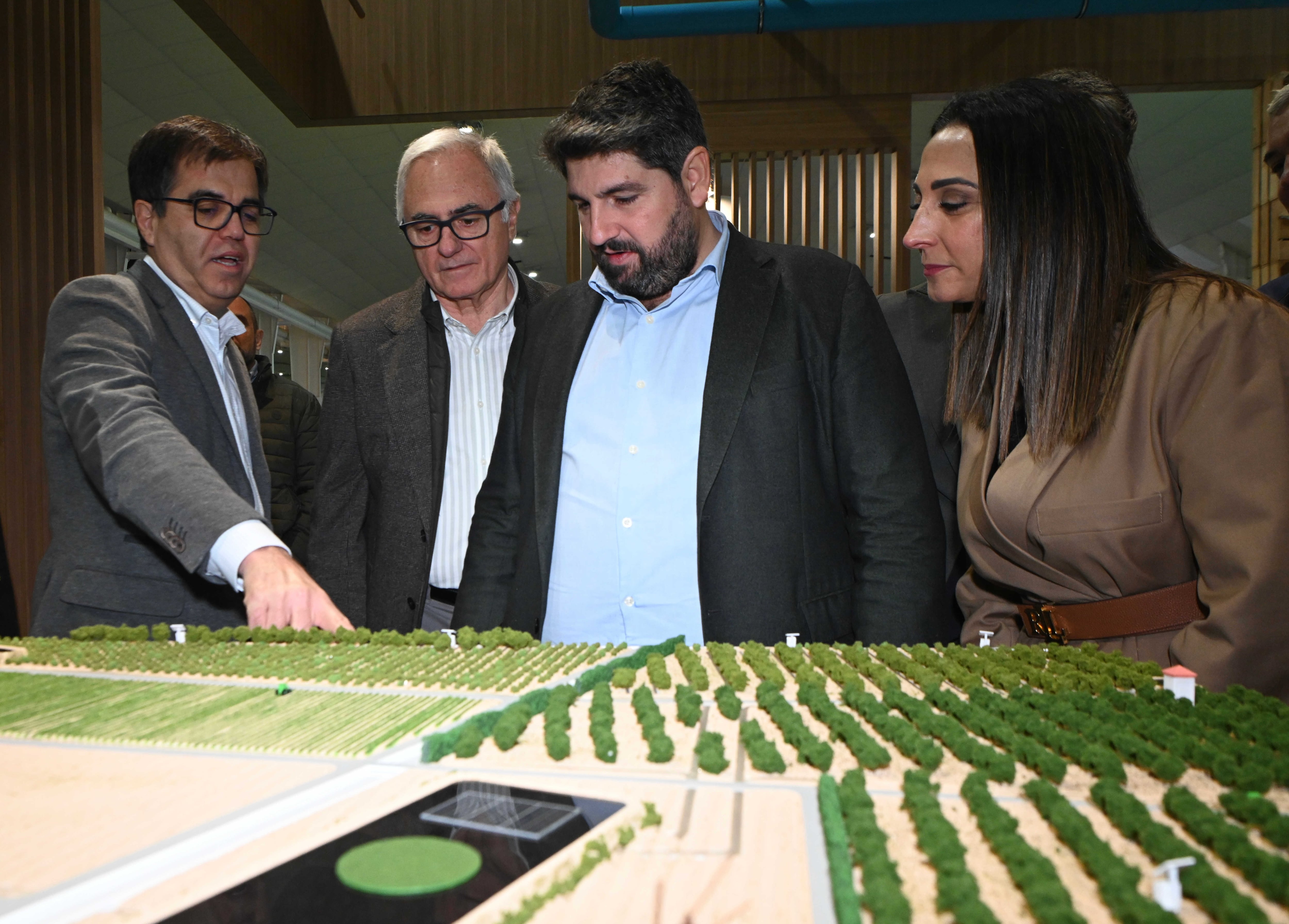El presidente de la Comunidad, Fernando López Miras, en la Feria Internacional de Producción y Tecnología Agrícola (Hortifruit) 2025, celebrada en Ifepa, en Torre Pacheco