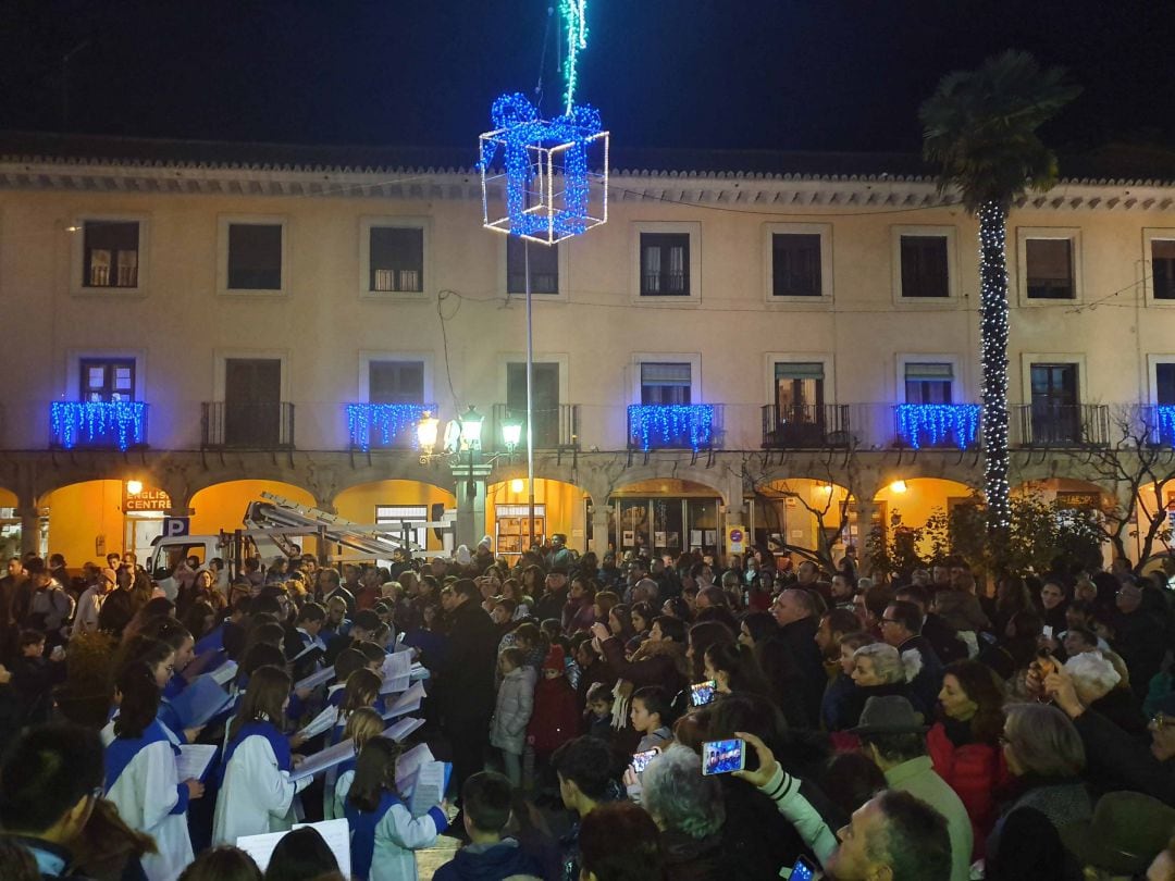 mucho público en la inauguración del alumbrado navideño de Guadix