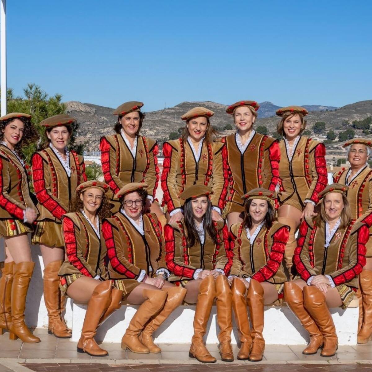 Las Soberanas: 50 años de historia, fiesta y hermandad en la comparsa Tercio de Flandes de Petrer