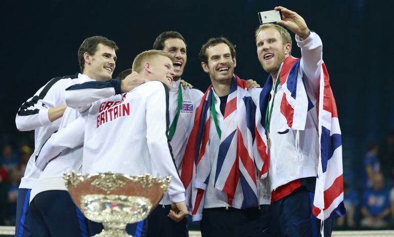 El equipo británico celebra la victoria en Gante