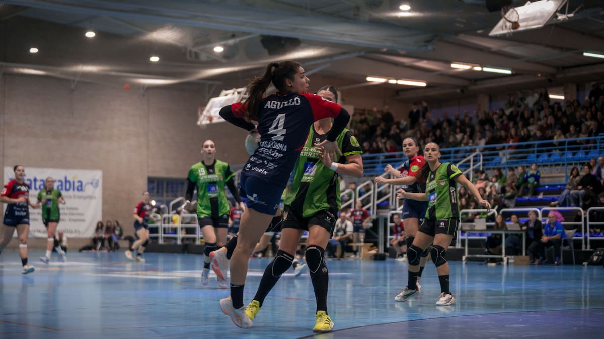 El Atticgo BM Elche tropieza en Villava y frena su racha ante un sólido Beti-Onak (26-23)