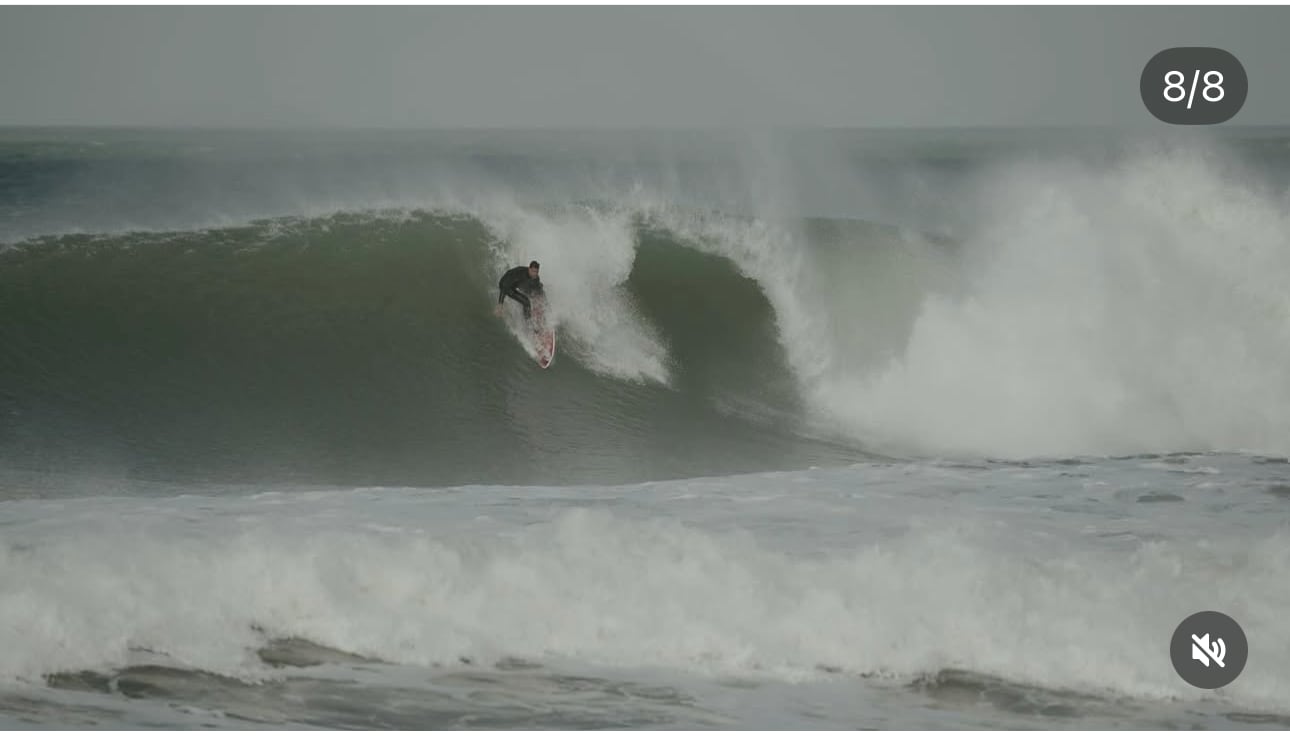 El rider malagueño Alberto Truncer, surfeó en la mítica y gigantesca ola de Nazaré (Portugal)