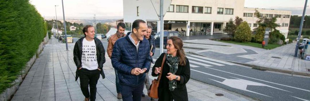 Inés Rey junto con el concejal de Movilidad