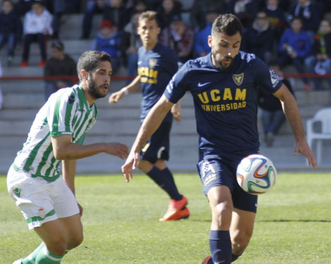 Alejandro Chavero durante su etapa en el UCAM Murcia CF en la temporada 2014-2015