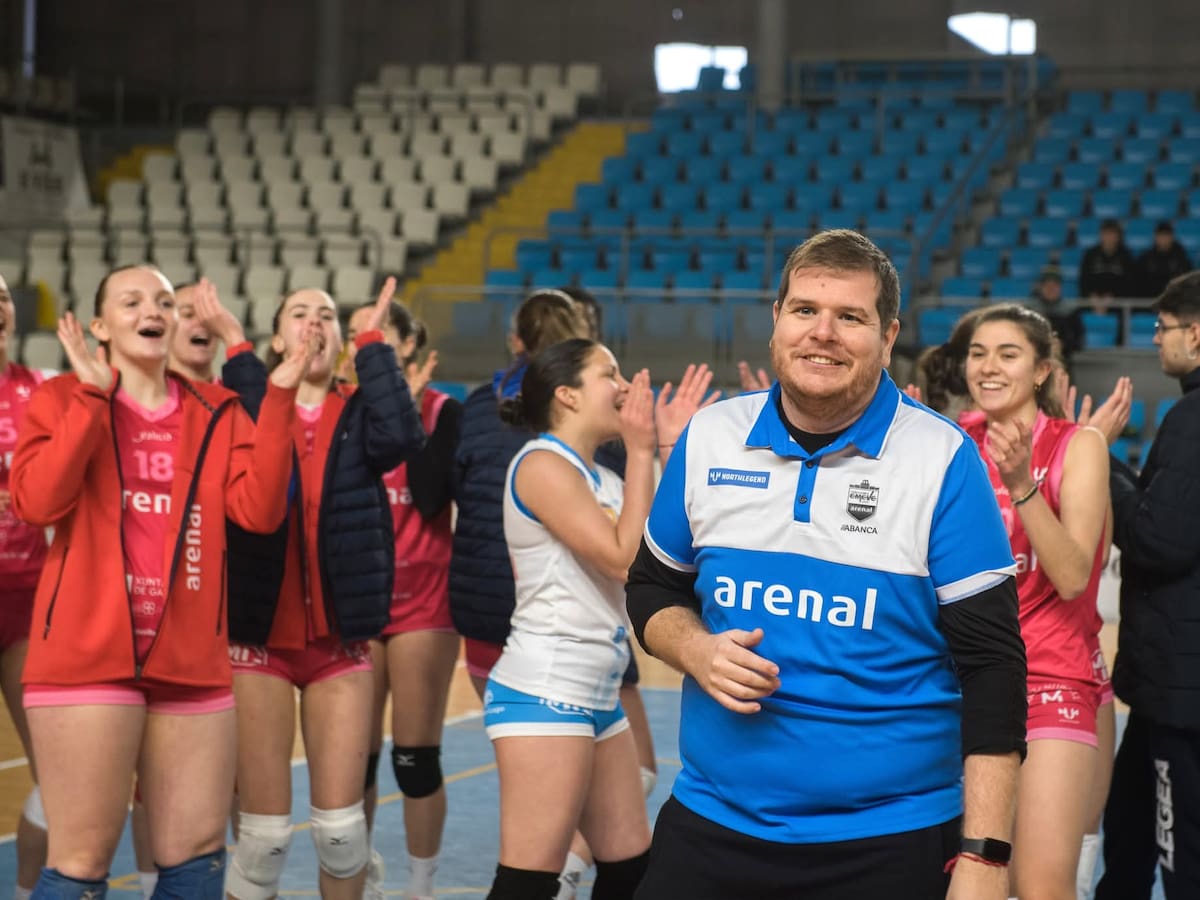 Andrés Hurtado asume el mando de las Loitadoras en el Arenal Emevé: “Nos quedan tres finales”