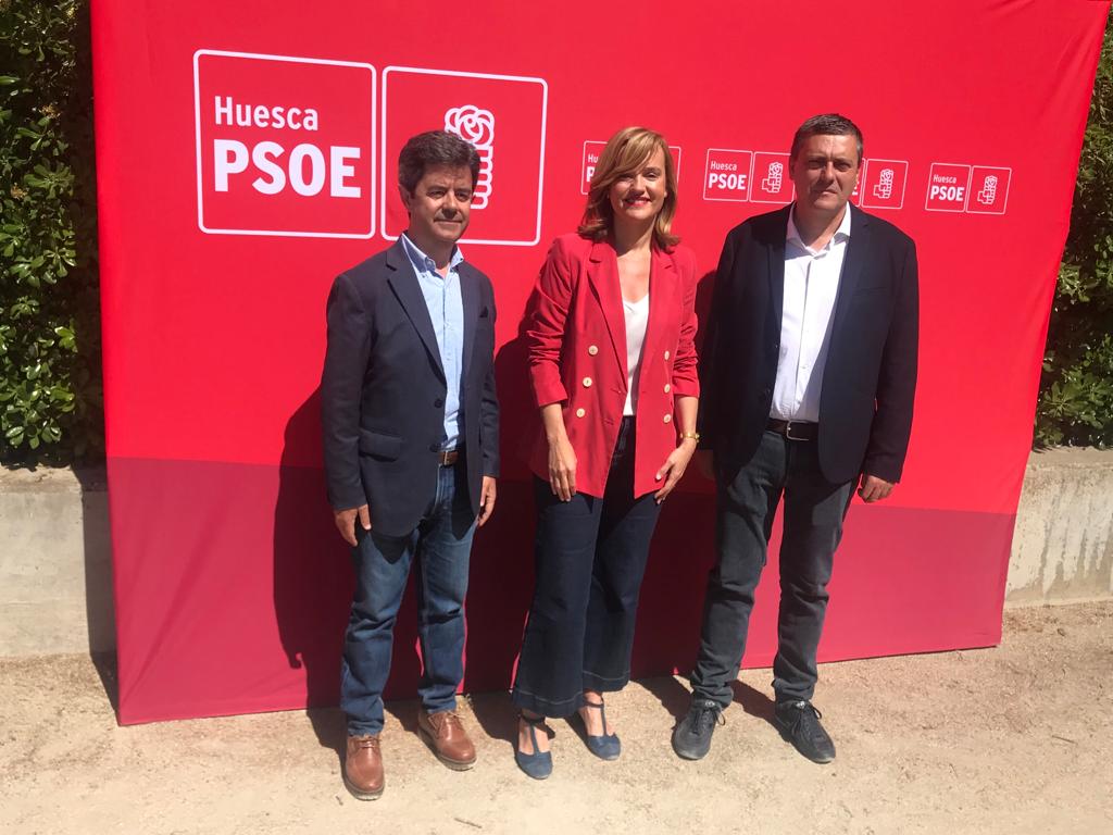 Luis Felipe, Pilar Alegría y Fernando Sabés en la presentación de las candidaturas  del PSOE en Huesca