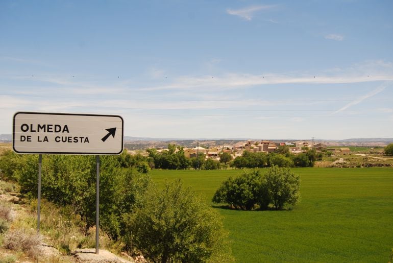 Cartel de entrada a Olmeda de la Cuesta. 