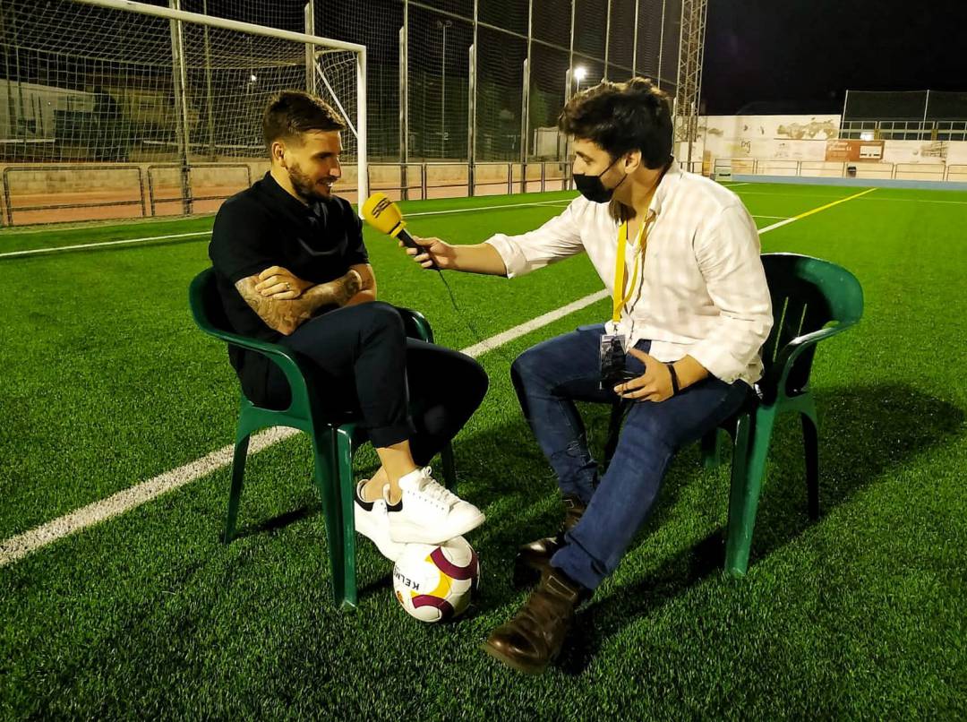 Cristian Portugués &#039;Portu&#039; atendiendo a la Cadena SER en el estadio que lleva su nombre