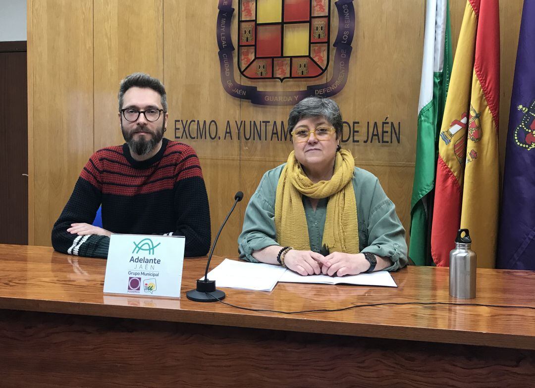 Los concejales de Adelante Jaén, Javier Ureña y Lucía Real.