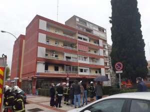 Siete atendidos por el incendio de una vivienda en Fuenlabrada