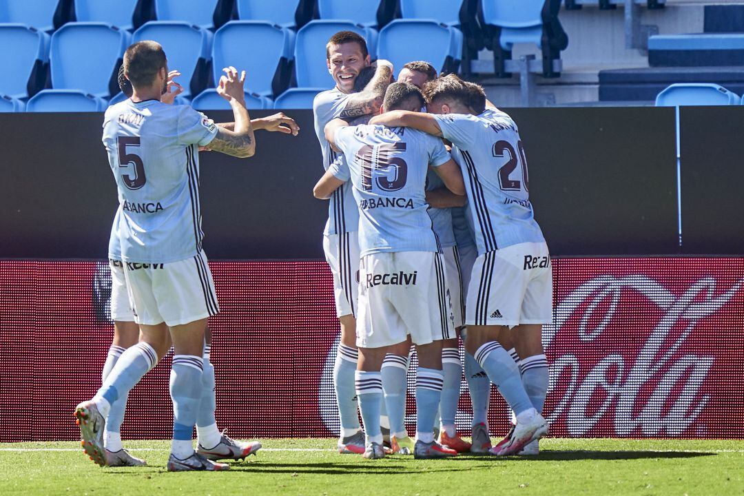 Nolito y los jugadores del Celta celebran el gol ante el Betis