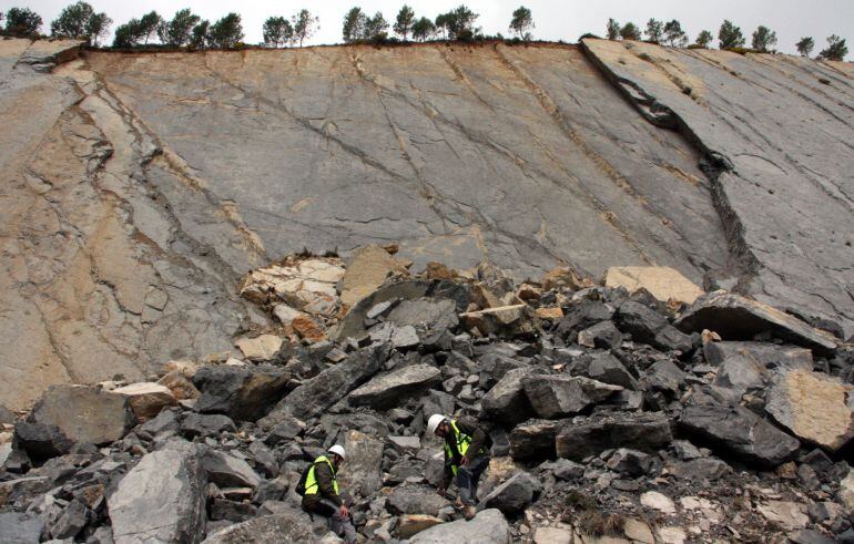 Els tècnics de l'Institut Cartogràfic de Catalunya treballen a la zona