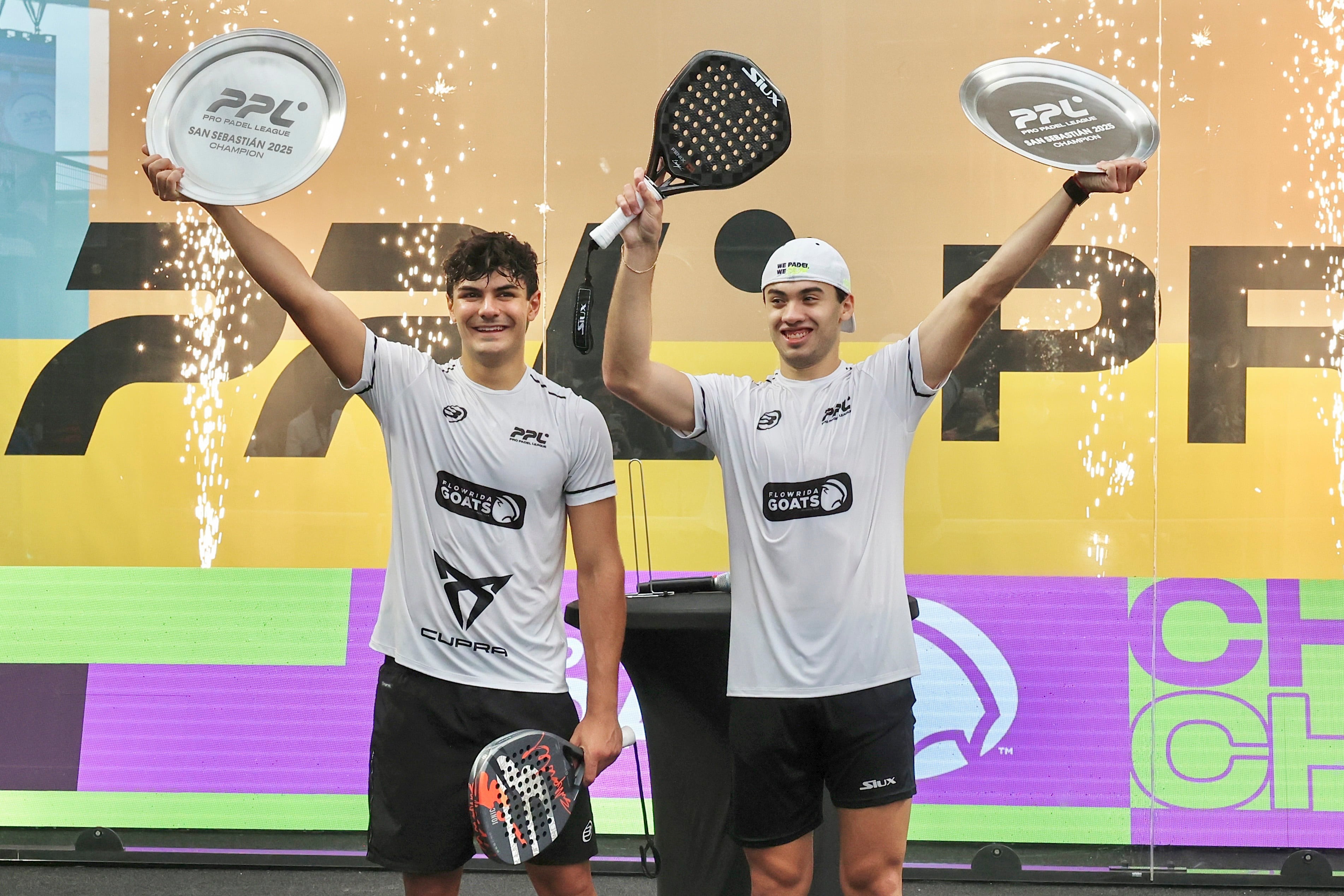 La pareja formada por Pablo Cardona (i) y Leandro Augsburguer, campeones en San Sebastián. EFE/Javi Colmenero