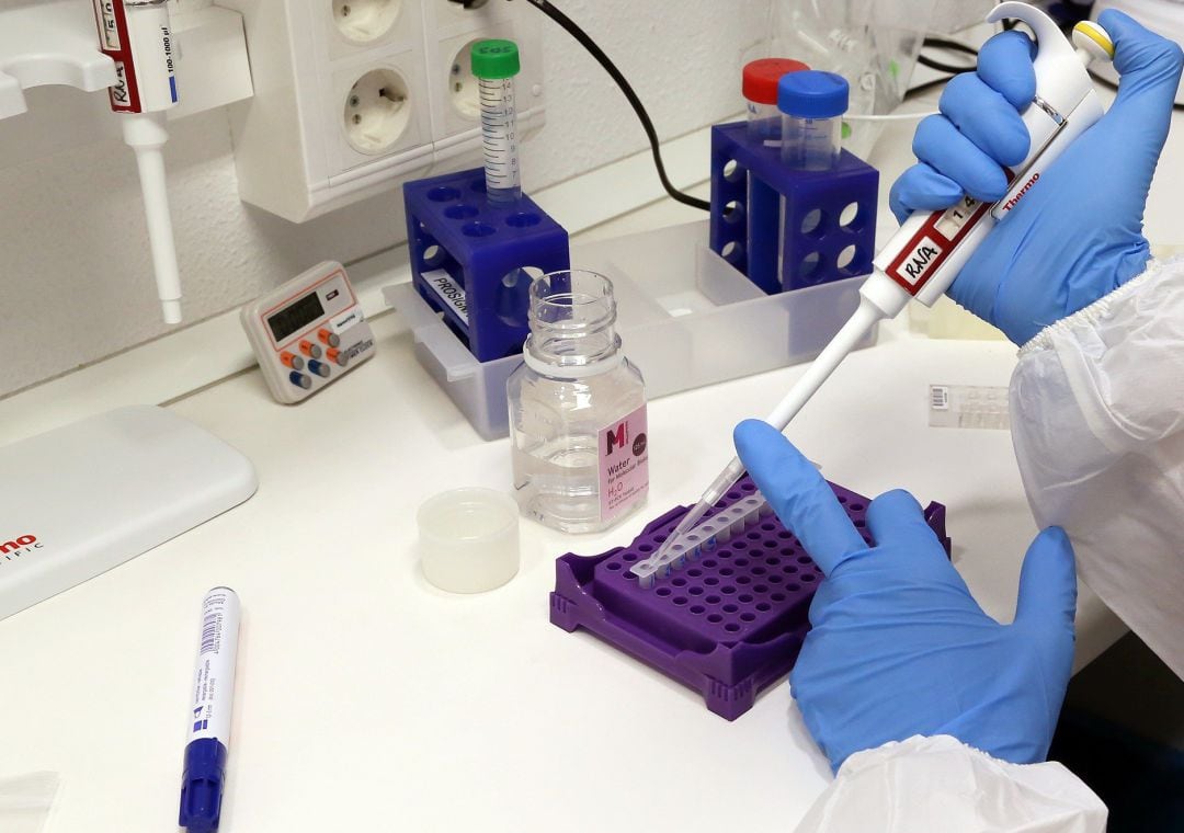 Pruebas en un laboratorio. 
 