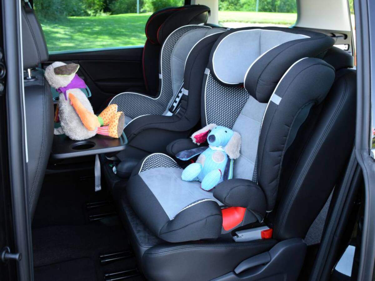 Detienen a los padres de una niña herida en un accidente de tráfico que no iba en un asiento infantil