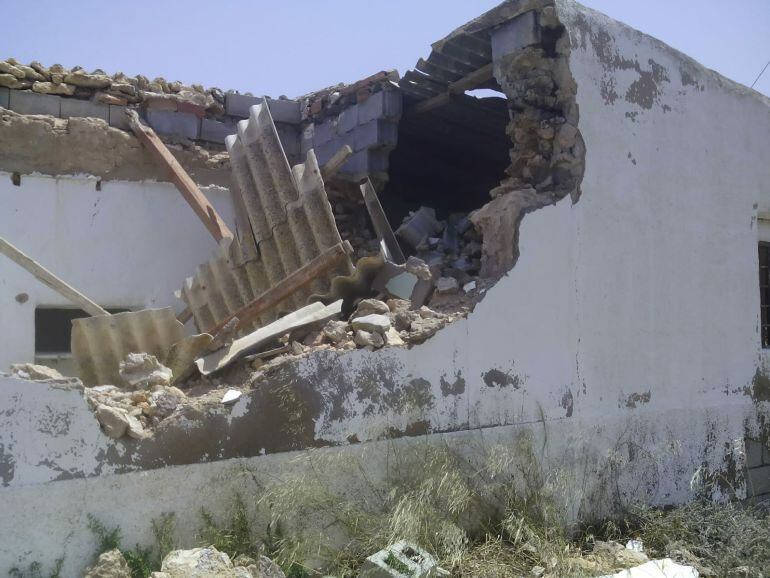 Algunas de las viviendas donde dicen que no se les deja entrar al Parque, en estado de ruinas y abandono.