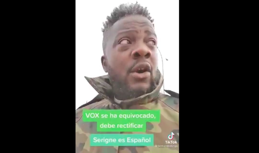 &quot;Si quieres mandar un mensaje de que no eres racista... así mal&quot;: el &#039;negro de Vox&#039; contesta a su partido.