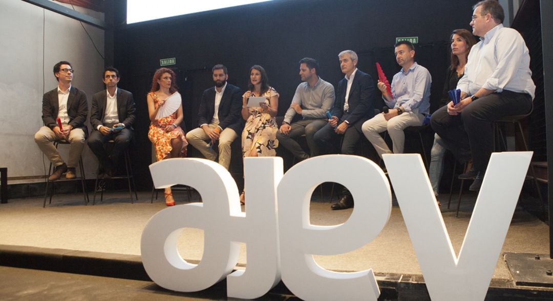 La asociación de jóvenes empresarios organiza charlas y conferencias de manera habitual