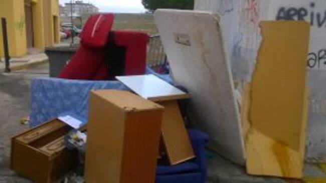 Así se encuentran los vecinos la calle Almería.