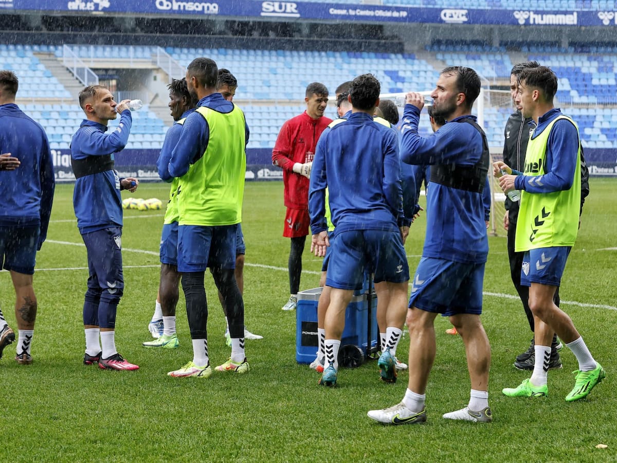 Sesión de tres horas y media del Málaga para preparar el encuentro del domingo contra el Albacete