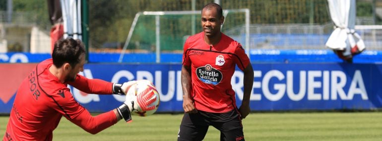 Diego Rolan, en un entrenamiento con el Deportivo