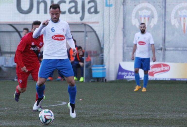 Apoño, en un partido con El Palo