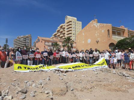 Protesta vecinal en la playa de la Goleta sin arena para este verano