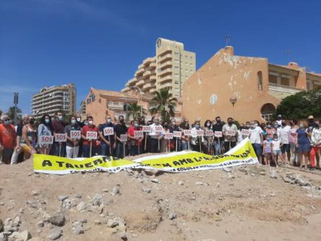 Protesta vecinal en la playa de la Goleta sin arena para este verano