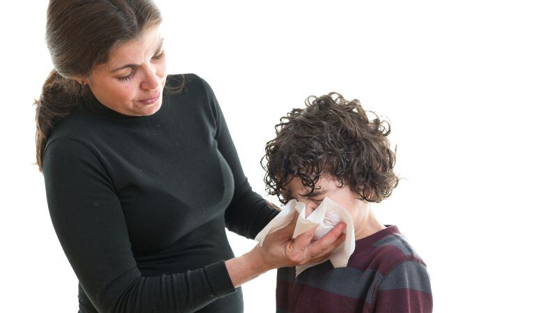 Lo primero que hay que plantearse es cómo diferenciar un catarro de una alergia.