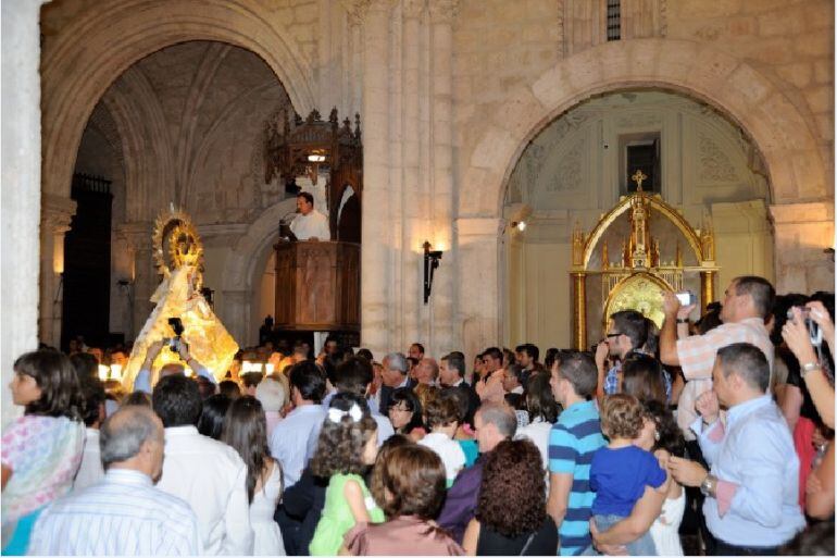 Imagen de archivo de una procesión de la Virgen de la Peña.