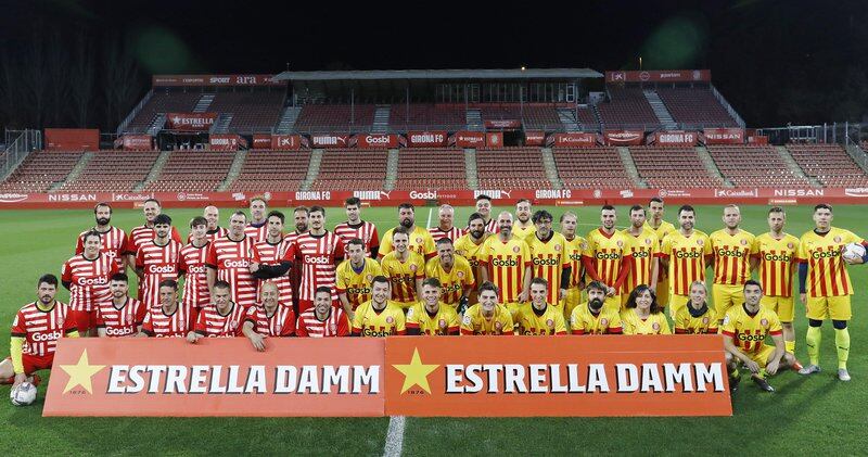 Els afortunats que van disputar el partit de les estrelles a Montilivi.