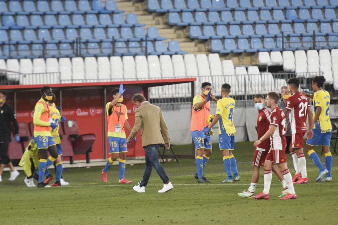 Guti se marcha del Estadio cabizbajo después de perder ante Las Palmas.