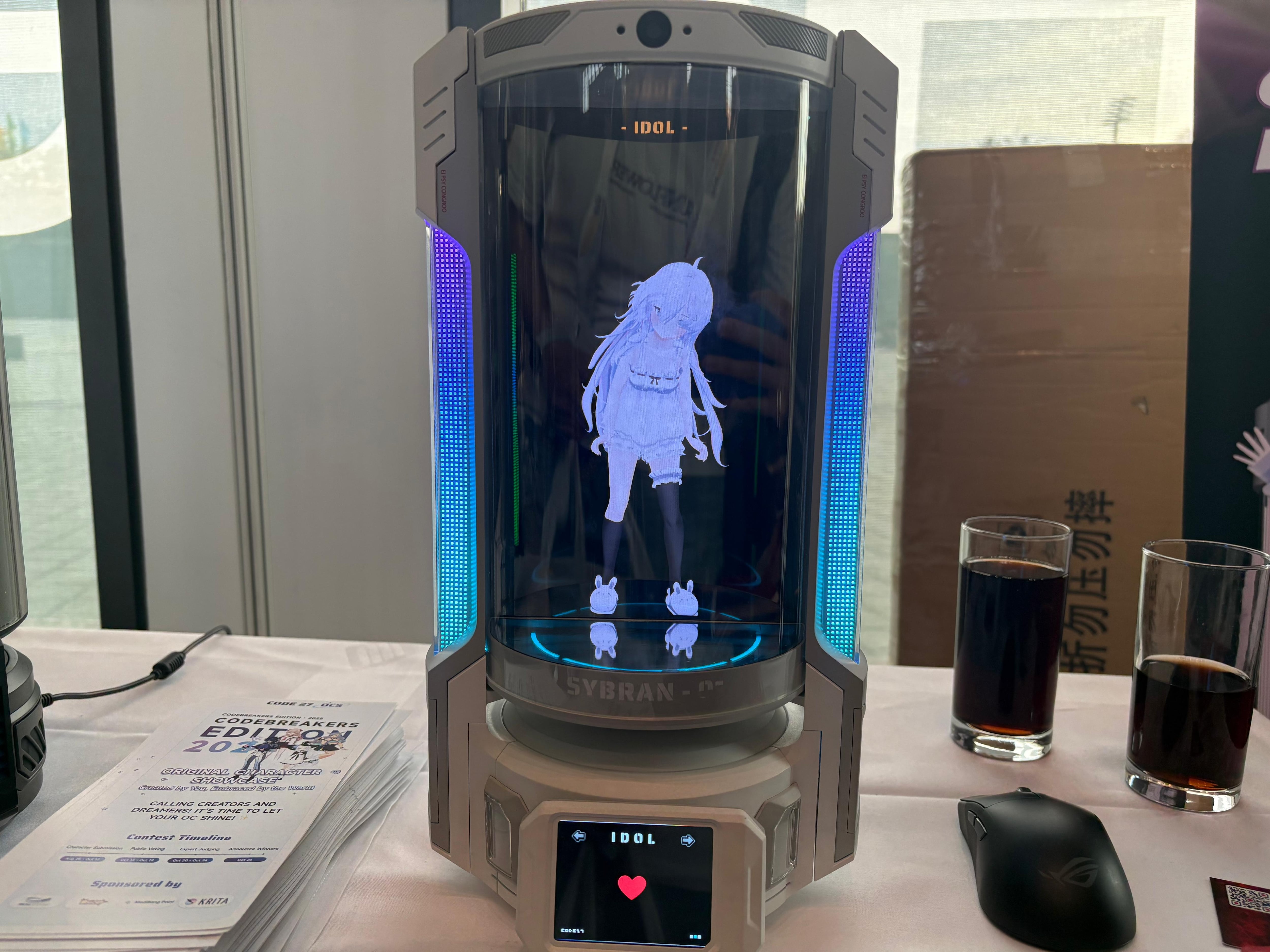 Las cápsulas encierran numerosos personajes.