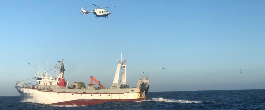 Buque interceptado en caladero prohibido