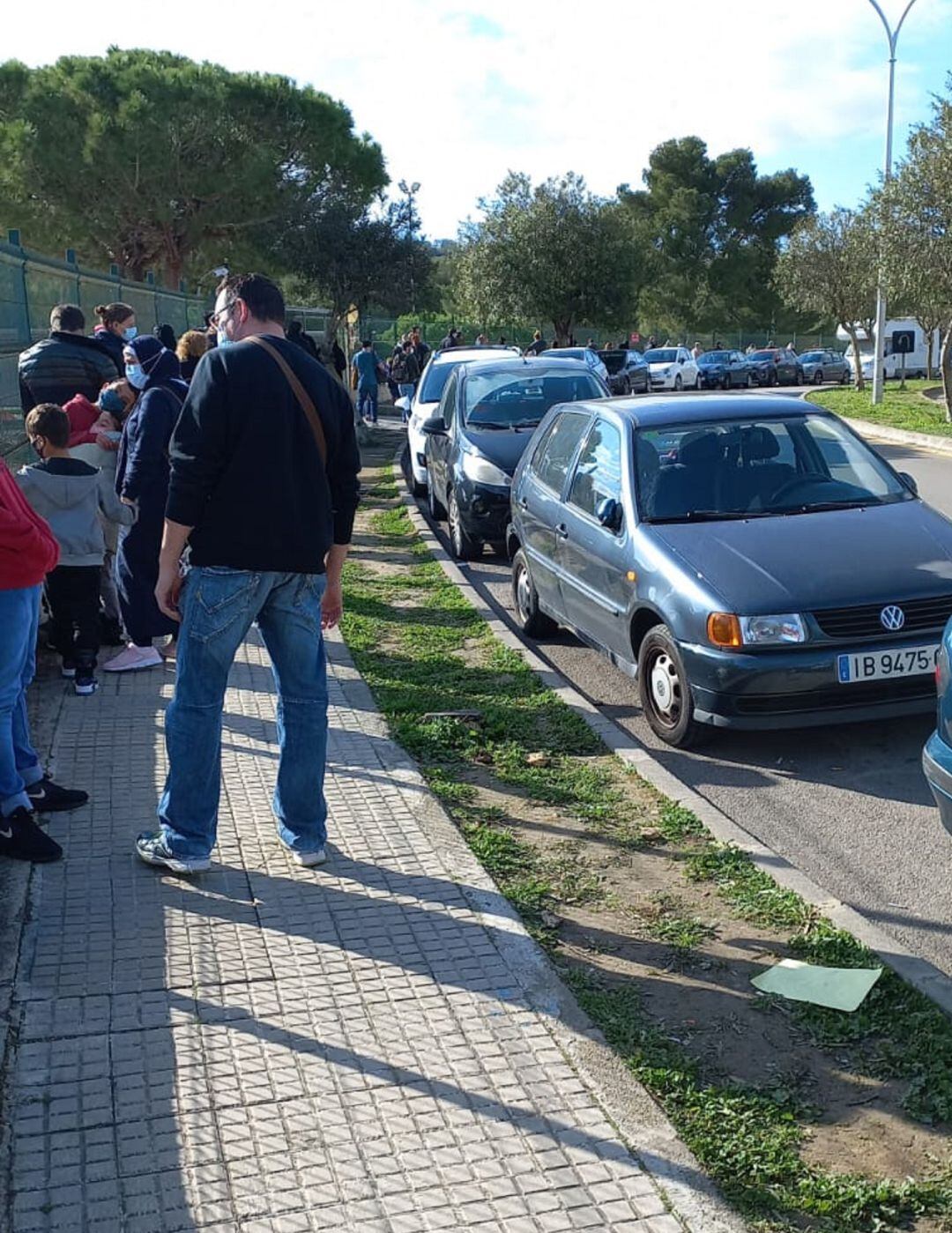 Cola para hacerse una prueba de covid en Son Dureta