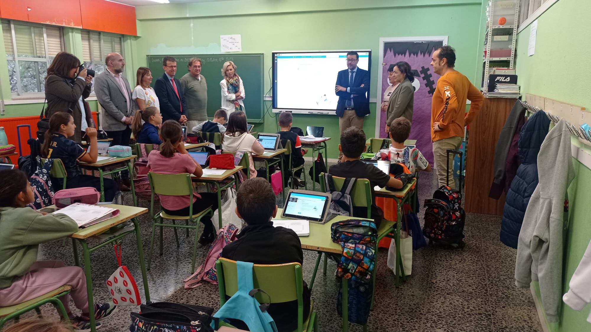 Amador Pastor durante una visita el CEIP San Fernando de Cuenca