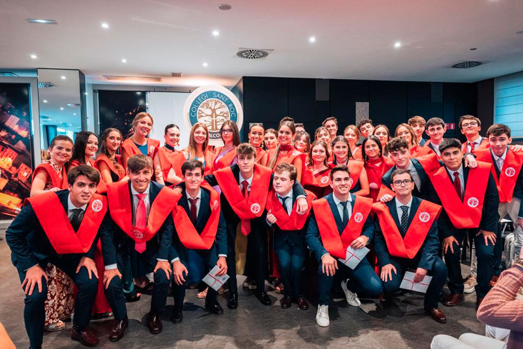 Imagen de los alumnos de Segundo de Bachillerato en el acto de entrega de las orlas