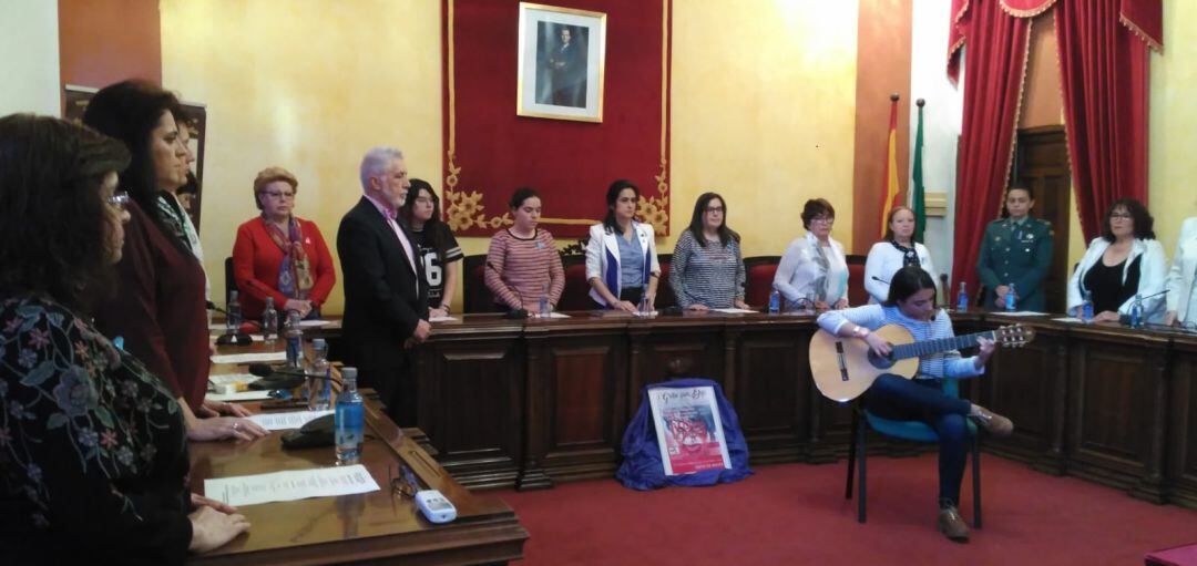 Mujeres de La Carolina en el sal&oacute;n de plenos del Ayuntamiento.