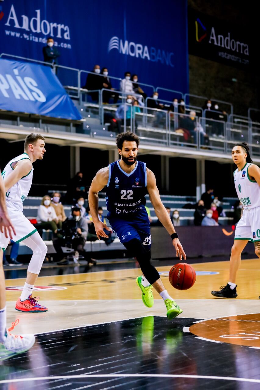 Drew Crawford en una jugada davant l'Slask Wroclaw.