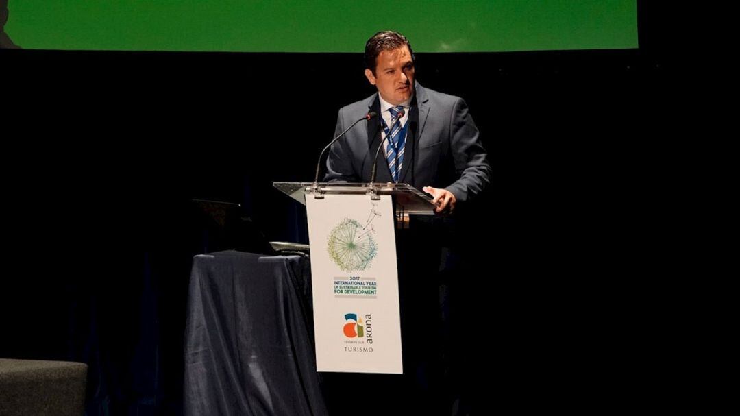 El alcalde de Arona, José Julián Mena.