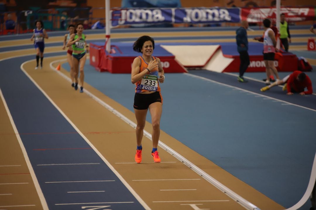 Gran actuación del Club Burgas Ourense, en los campeonatos de España máster, celebrados en la pista cubierta de Expourense.