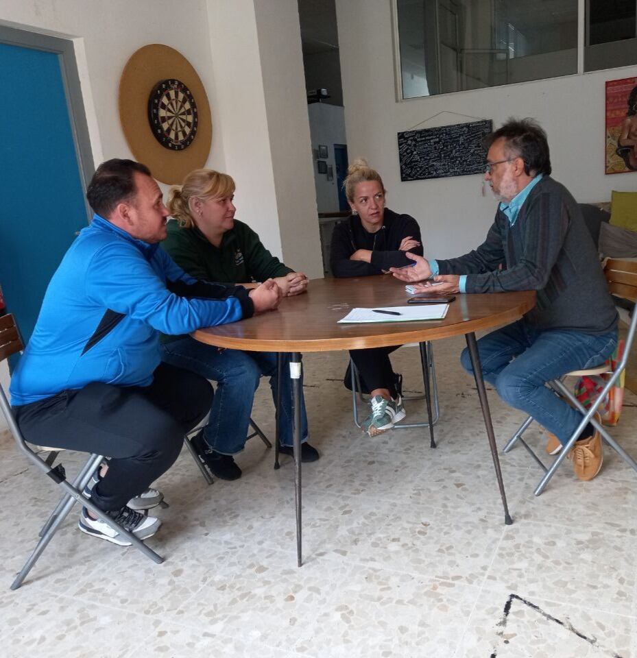 Carlos Fernández durante su encuentro con madres afectadas