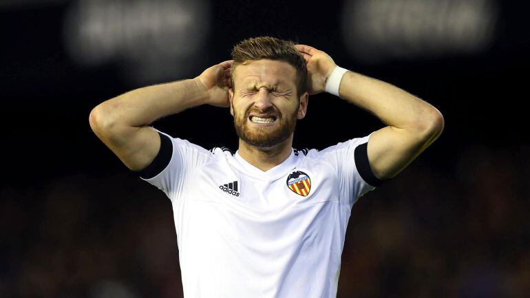 Mustafi se lamenta durante el partido ante Las Palmas