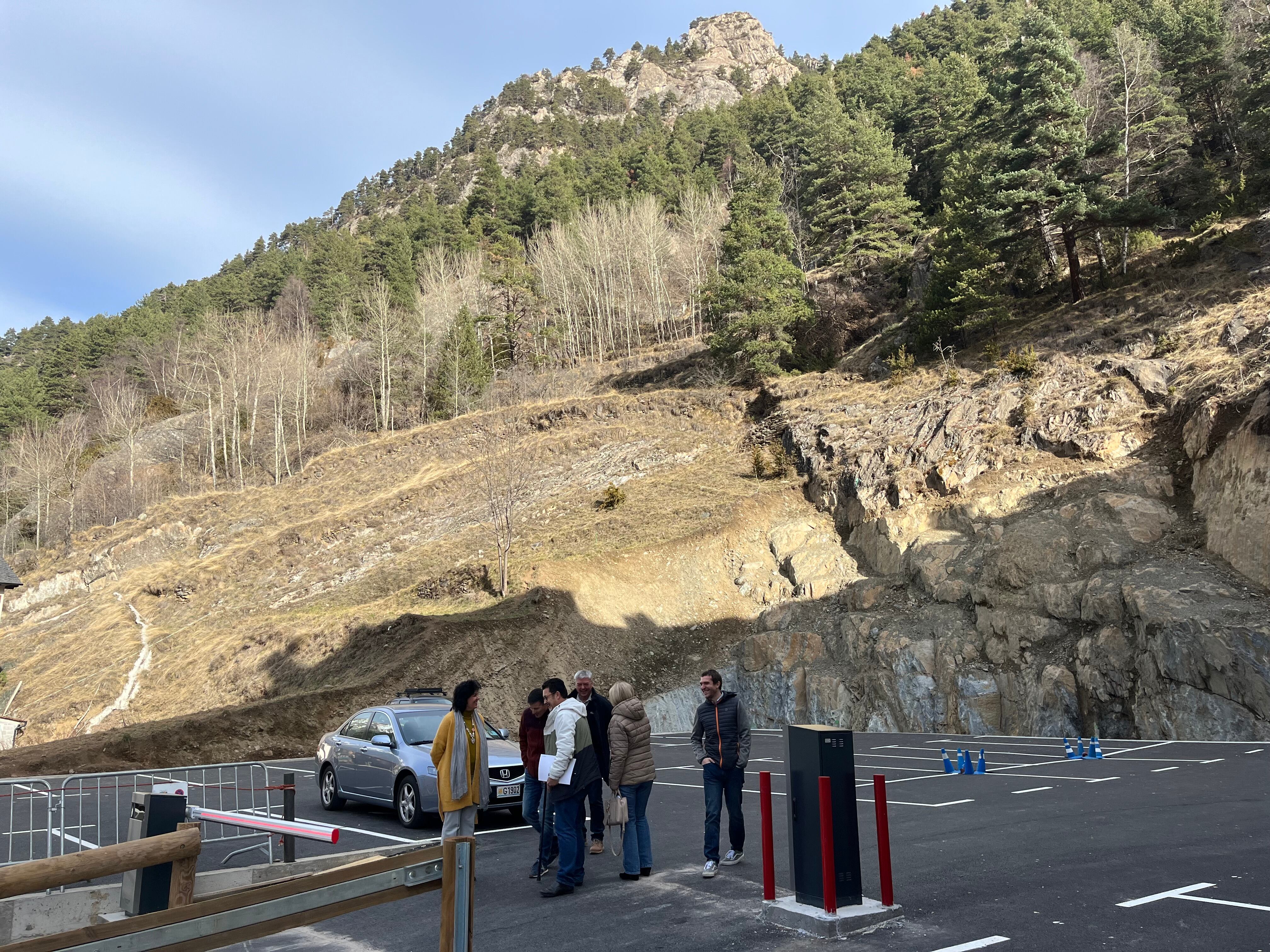 Les autoritats comunals visiten aquest dijous l'aparcament de Terra Borda a Arinsal que ja està operatiu.
