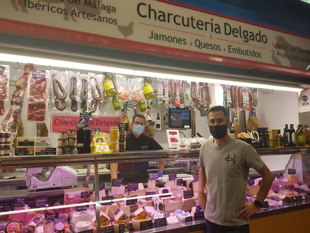 Alberto, responsable de Kibus en Málaga en el puesto de José Delgado en el Mercado de Atarazanas